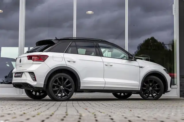 Volkswagen T-Roc view 2
