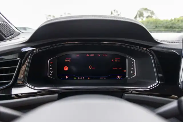 Volkswagen T-Roc view 8