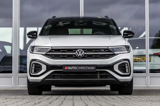 Volkswagen T-Roc view 3