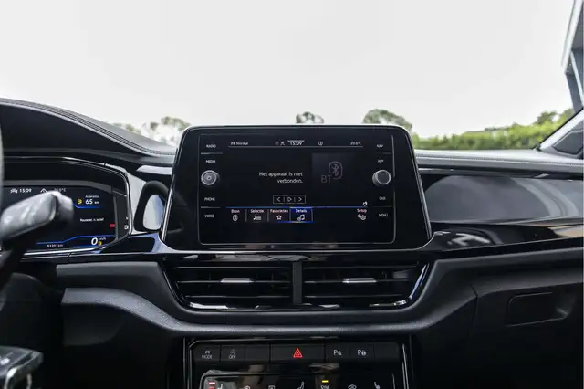 Volkswagen T-Roc view 27