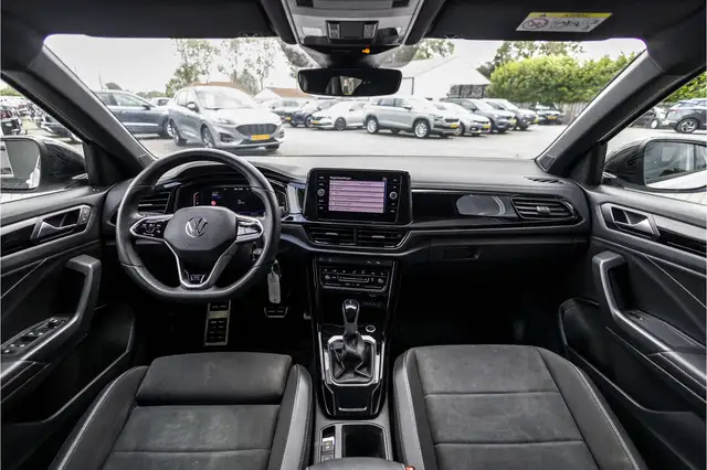 Volkswagen T-Roc view 6