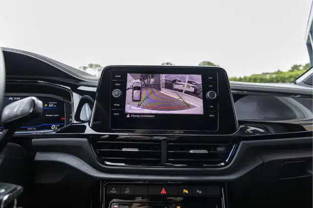 Volkswagen T-Roc view 25