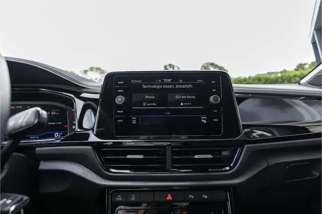 Volkswagen T-Roc view 29