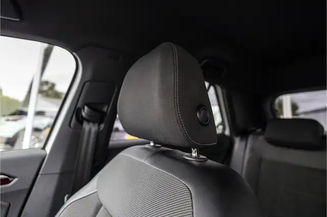 Volkswagen T-Roc view 10