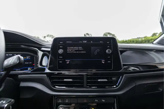 Volkswagen T-Roc view 28