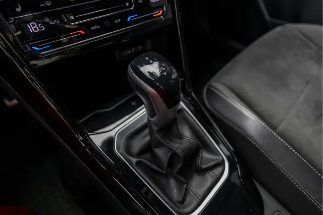 Volkswagen T-Roc view 21