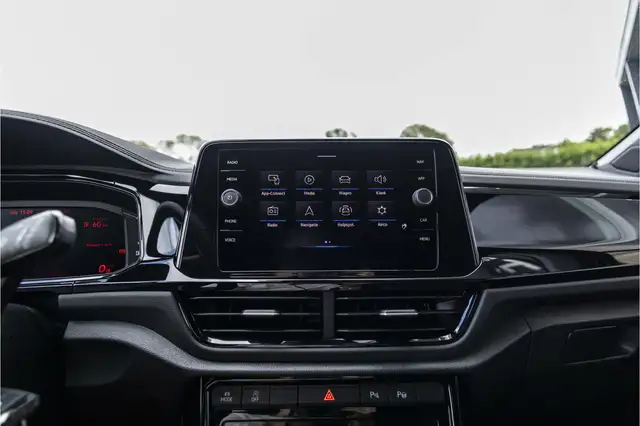 Volkswagen T-Roc view 30