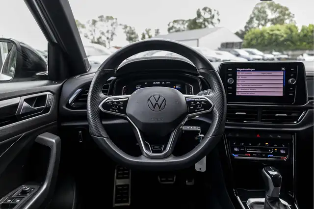 Volkswagen T-Roc view 7