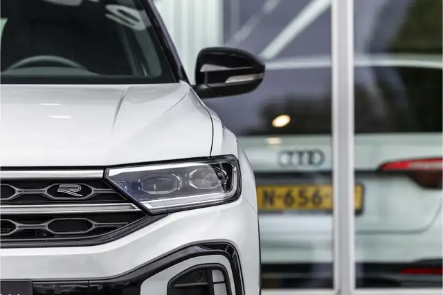 Volkswagen T-Roc view 19