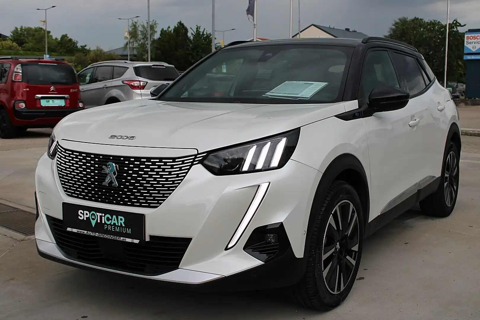 Peugeot e-2008 50kWh GT Weiß - 1