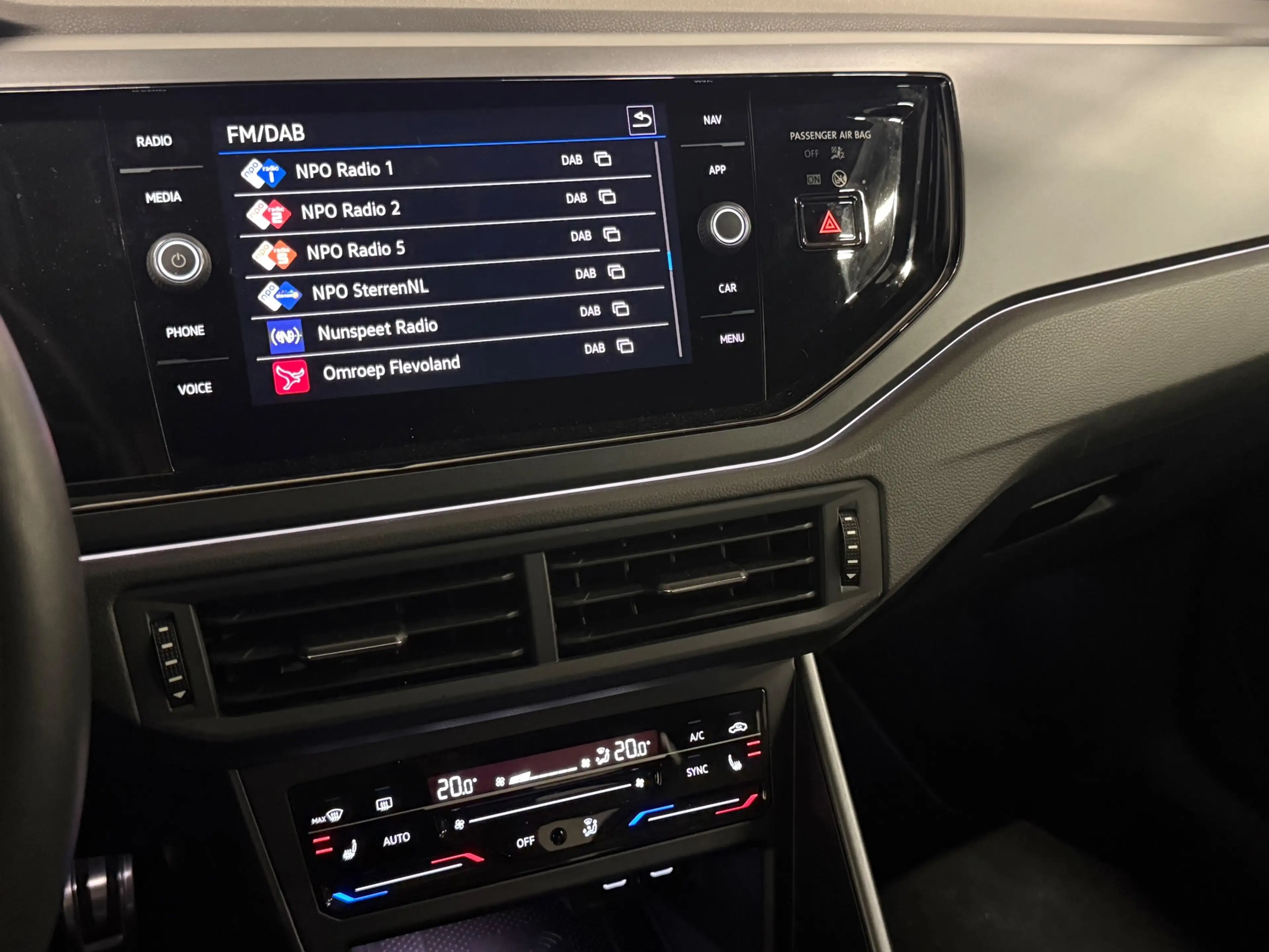 Volkswagen Taigo 1.0 TSI 3 x R-Line Blackpack Pano Keyless Camera 1 — photo 4