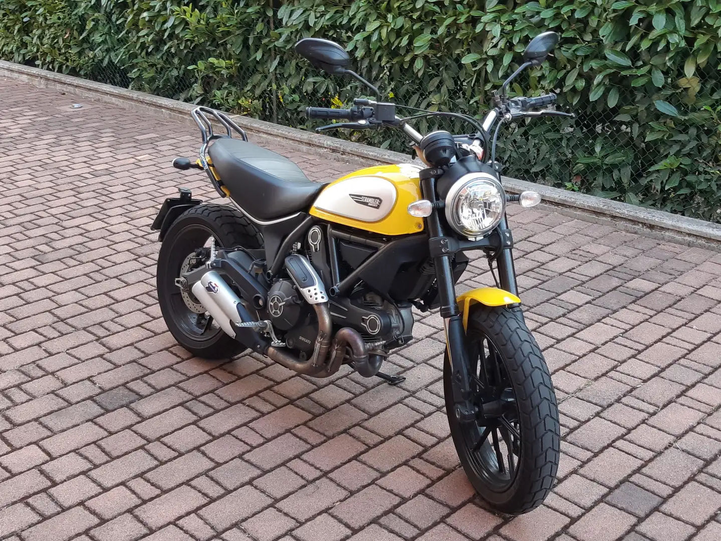 Ducati Scrambler Icon Giallo - 1