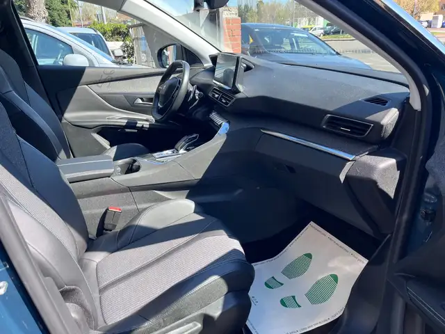 Peugeot 3008 view 9
