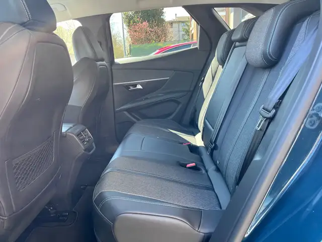 Peugeot 3008 view 5