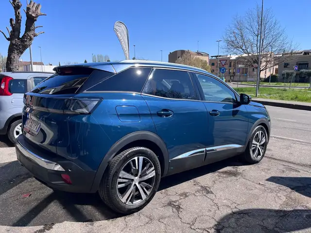 Peugeot 3008 view 3