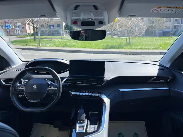Peugeot 3008 view 11