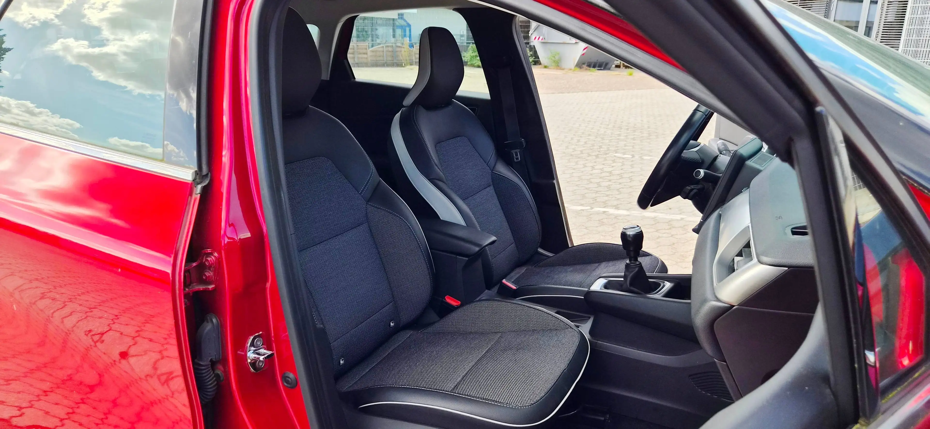 Renault Captur Intens/Teilleder/ParkDistanc/Klima/Navi/1Hand/Face Lift/Finanzierung ab 6,99%/Tüv+Wartung Neu/ — photo 14