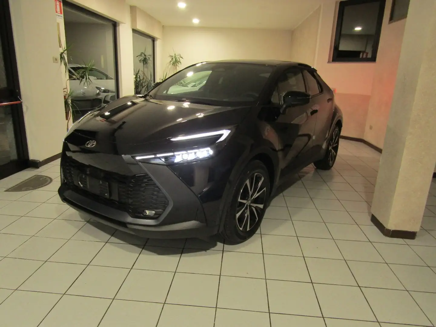 Toyota C-HR 2.0 plug-in Trend e-cvt 223 cv GARANZIA 15 ANNI Schwarz - 2