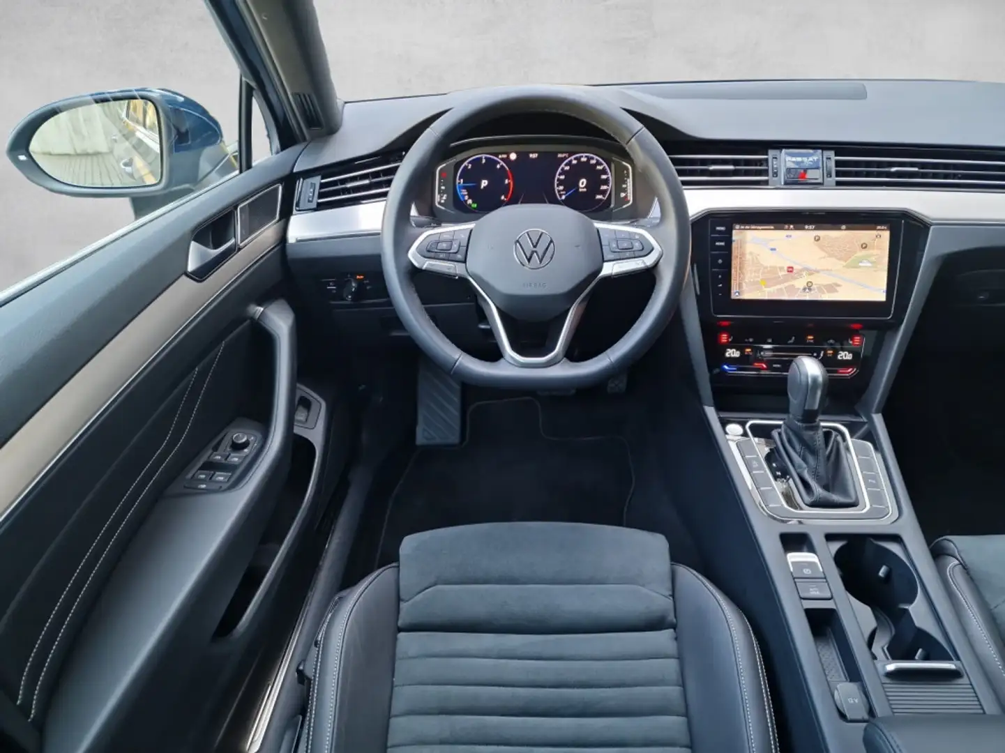 Volkswagen Passat Elegance AHK Kamera Massage Matrix PANO Argent - 2
