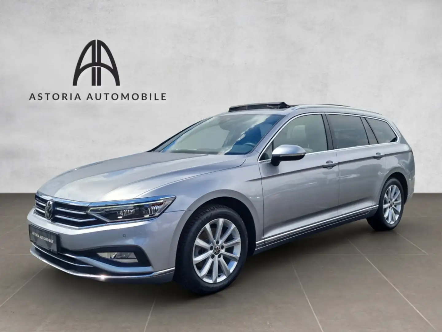 Volkswagen Passat Elegance AHK Kamera Massage Matrix PANO Argent - 1