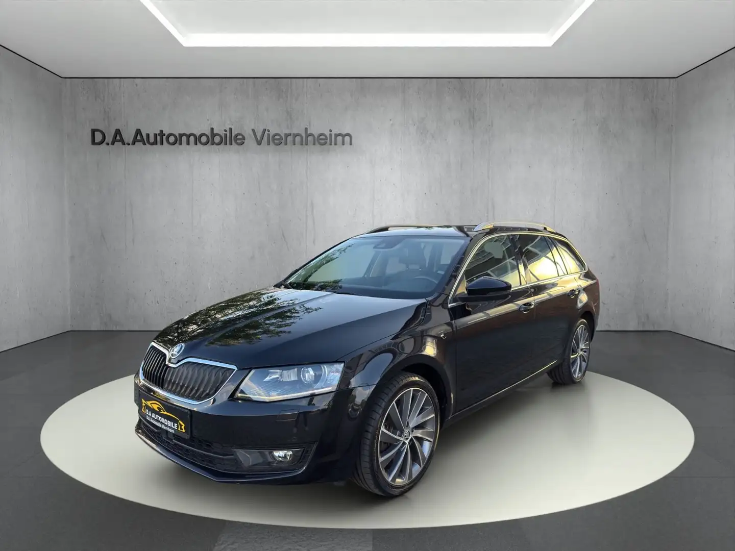 Skoda Octavia Combi L&K 4x4°Automatik°Navi°SHZ°R-Kamer Noir - 1