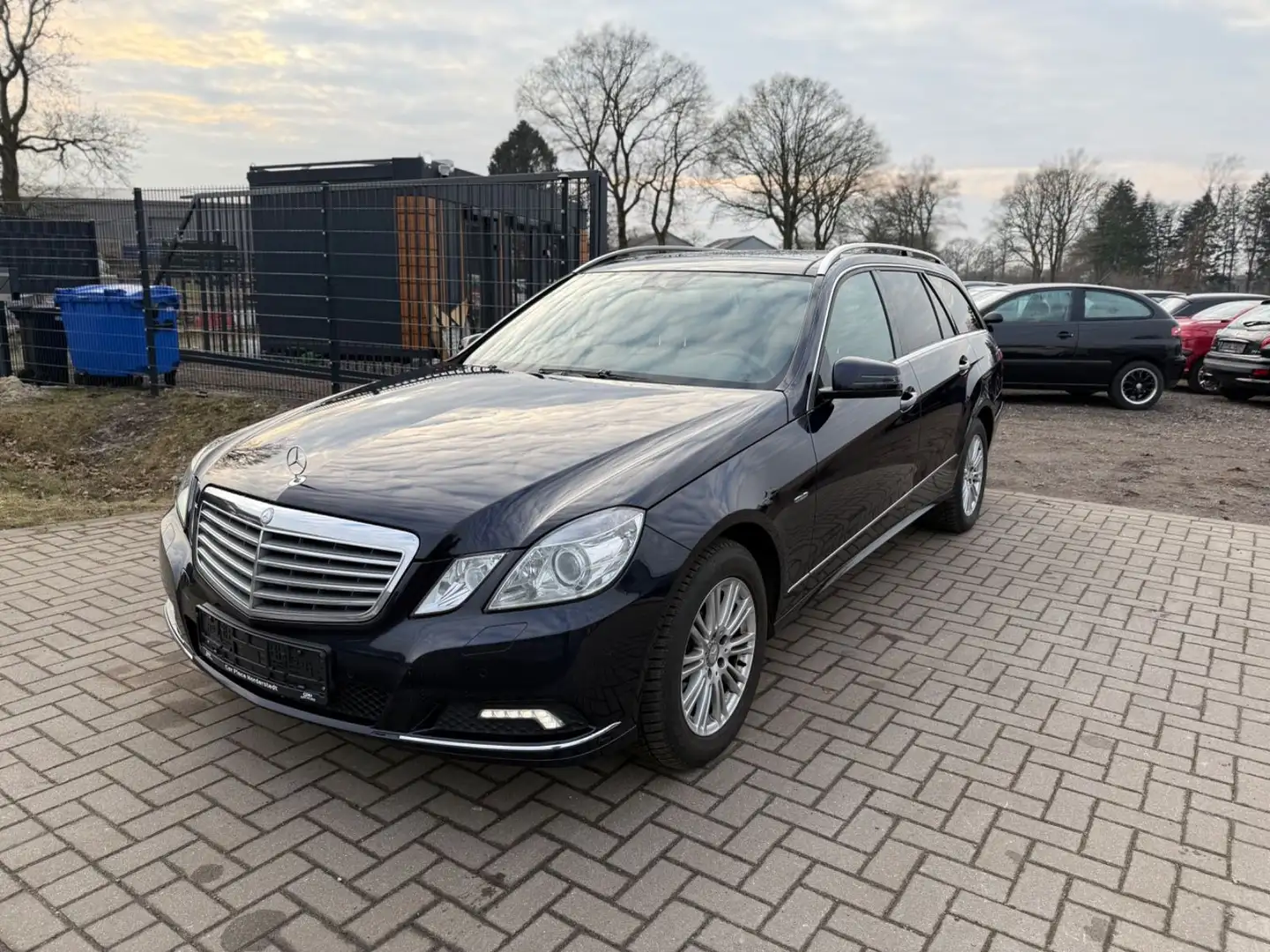 Mercedes-Benz E 350 E -Klasse 7 SITZER E 350 CDI BlueEfficienc Blau - 1