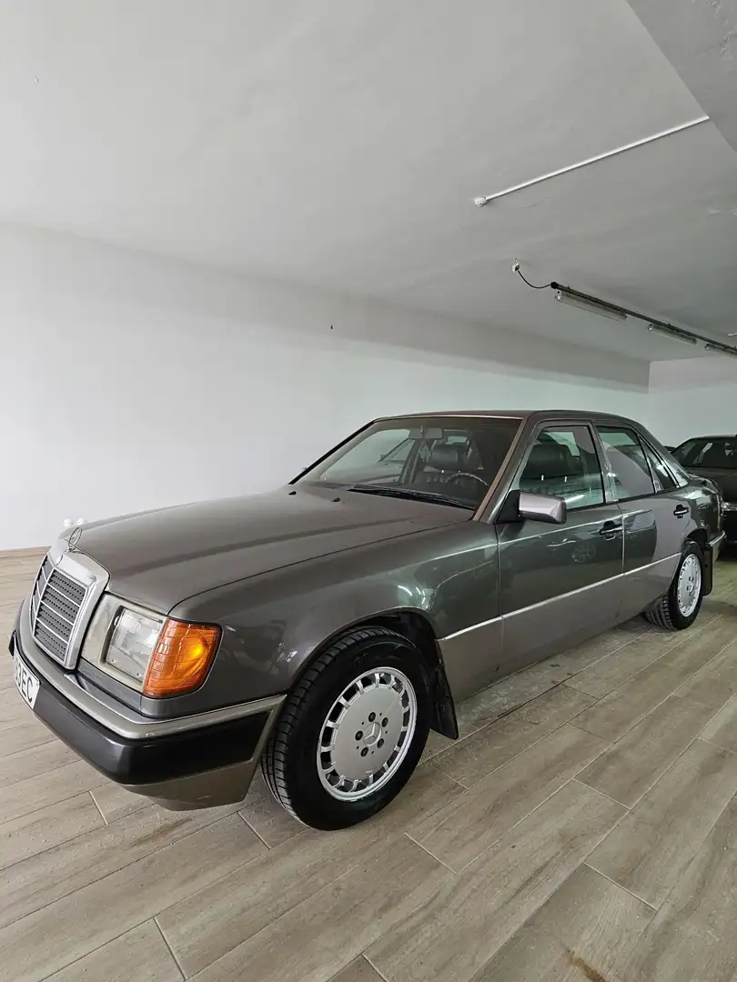 Mercedes-Benz E 250 D Turbo version americana W124 - 2