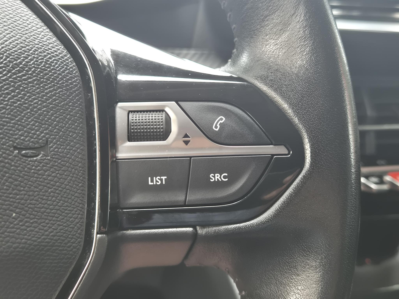 Peugeot e-2008 EV Allure 50 kWh | SOH 88,06% | Navigatie | Apple — photo 25