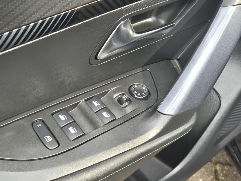 Peugeot e-2008 EV Allure 50 kWh | SOH 88,06% | Navigatie | Apple — photo 20