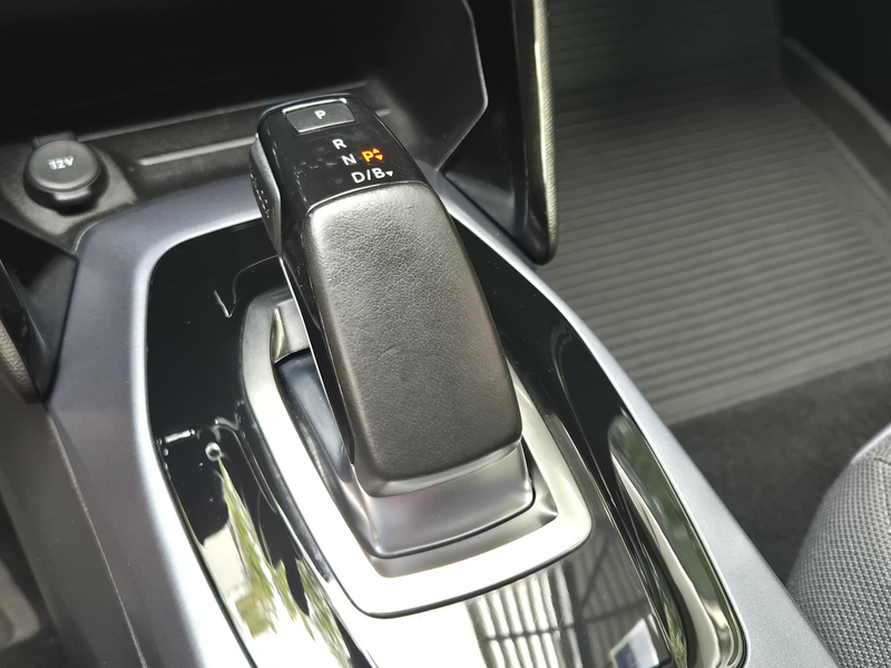 Peugeot e-2008 EV Allure 50 kWh | SOH 88,06% | Navigatie | Apple — photo 21