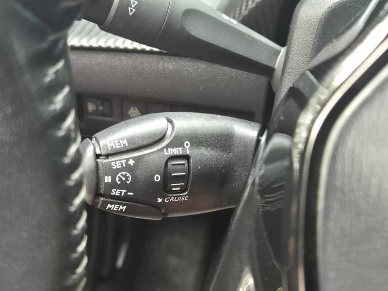 Peugeot e-2008 EV Allure 50 kWh | SOH 88,06% | Navigatie | Apple — photo 26