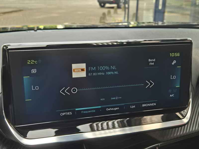 Peugeot e-2008 EV Allure 50 kWh | SOH 88,06% | Navigatie | Apple — photo 17