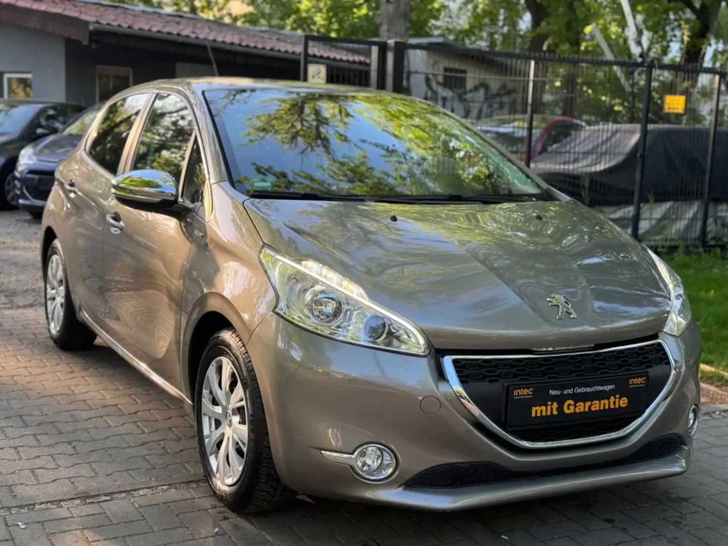Peugeot 208 1.2 Active 82 VTi Parktronic,Sitzheizung,LED Braun - 2