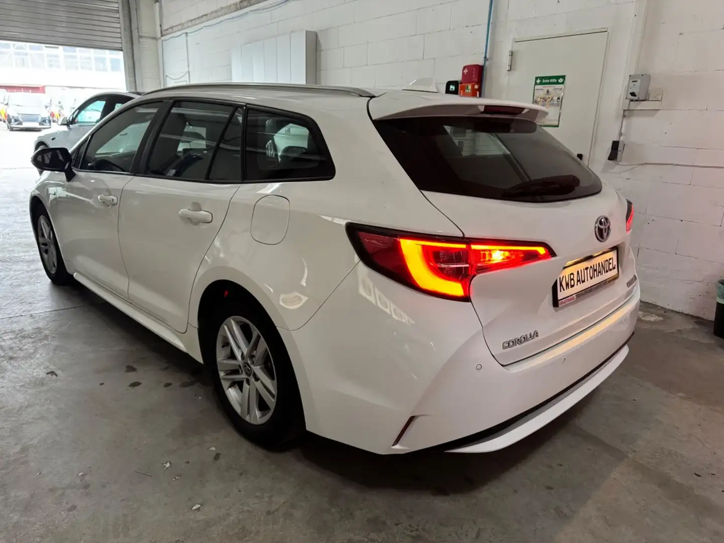 Toyota Corolla Touring Sports 1.8 Hybrid Blanc - 2
