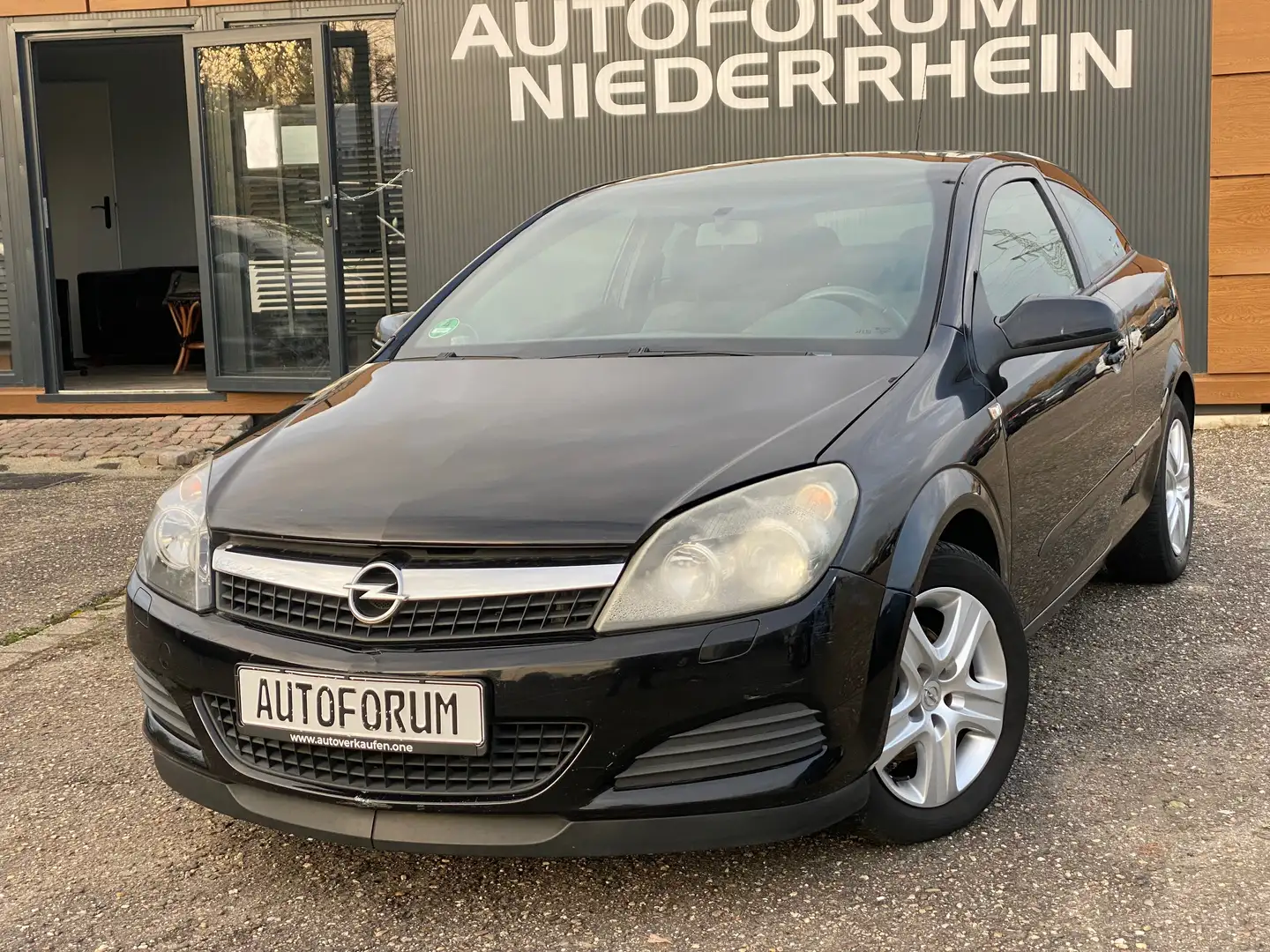 Opel Astra 1.8 GTC Edition PANORAMA* KLIMA* SITZHEIZUNG* Чорний - 1