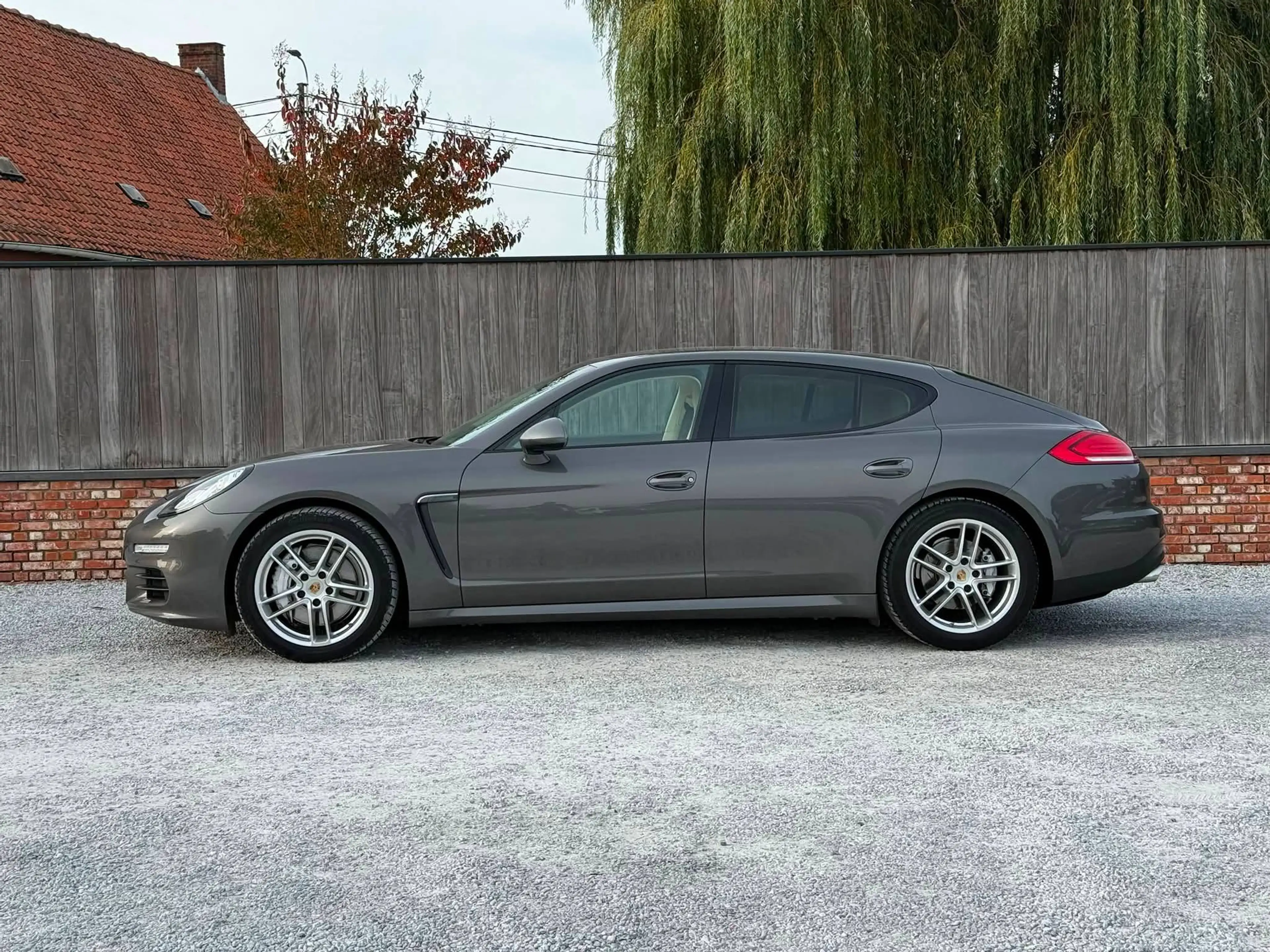Porsche Panamera diesel/edition/1st owner/xenon/camera/leder/cruise/bluetooth/129000km — photo 5