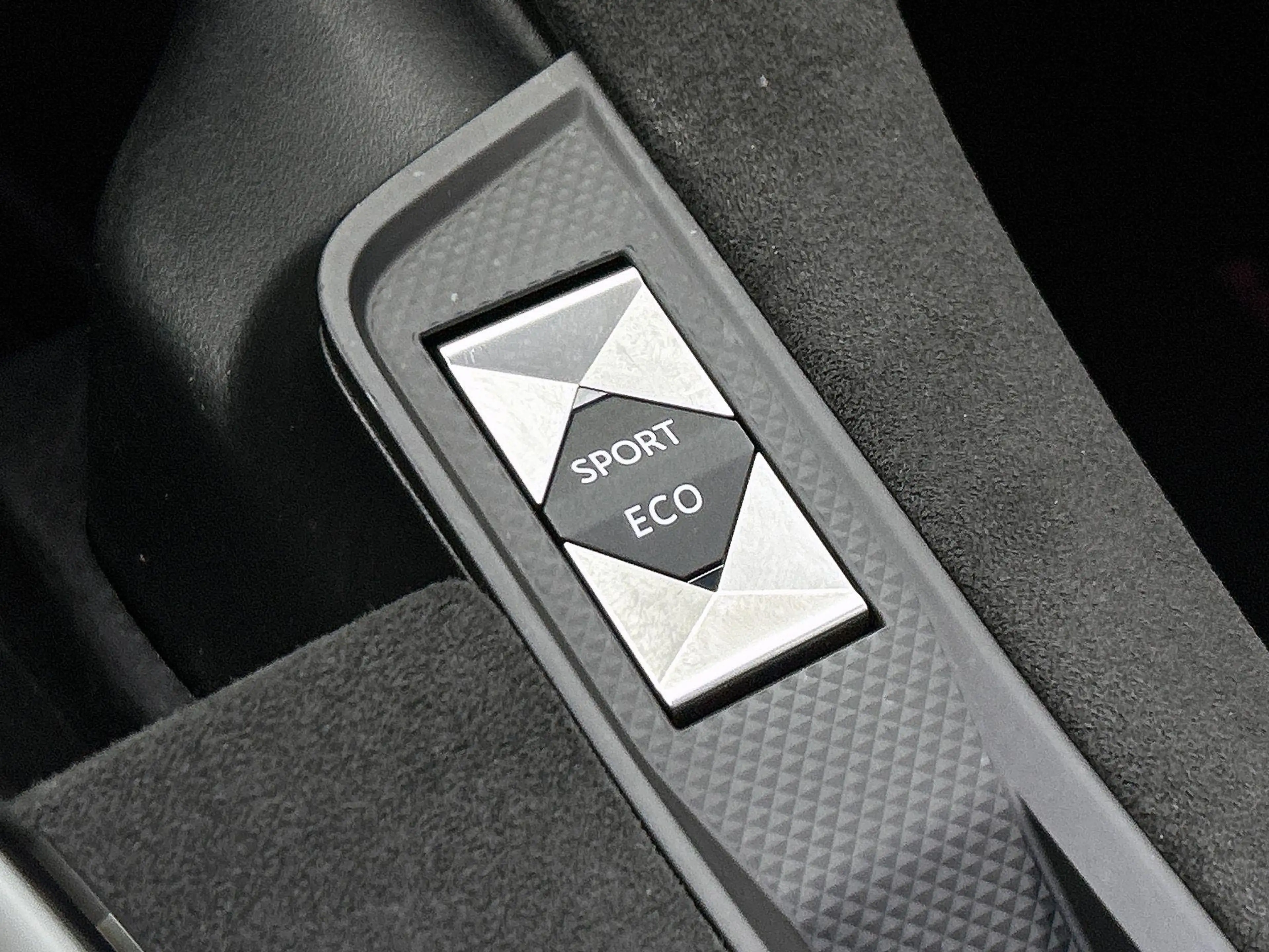 DS Automobiles DS 7 Crossback 1.2 PureTech Performance Line | Navigatie | Camera — photo 9