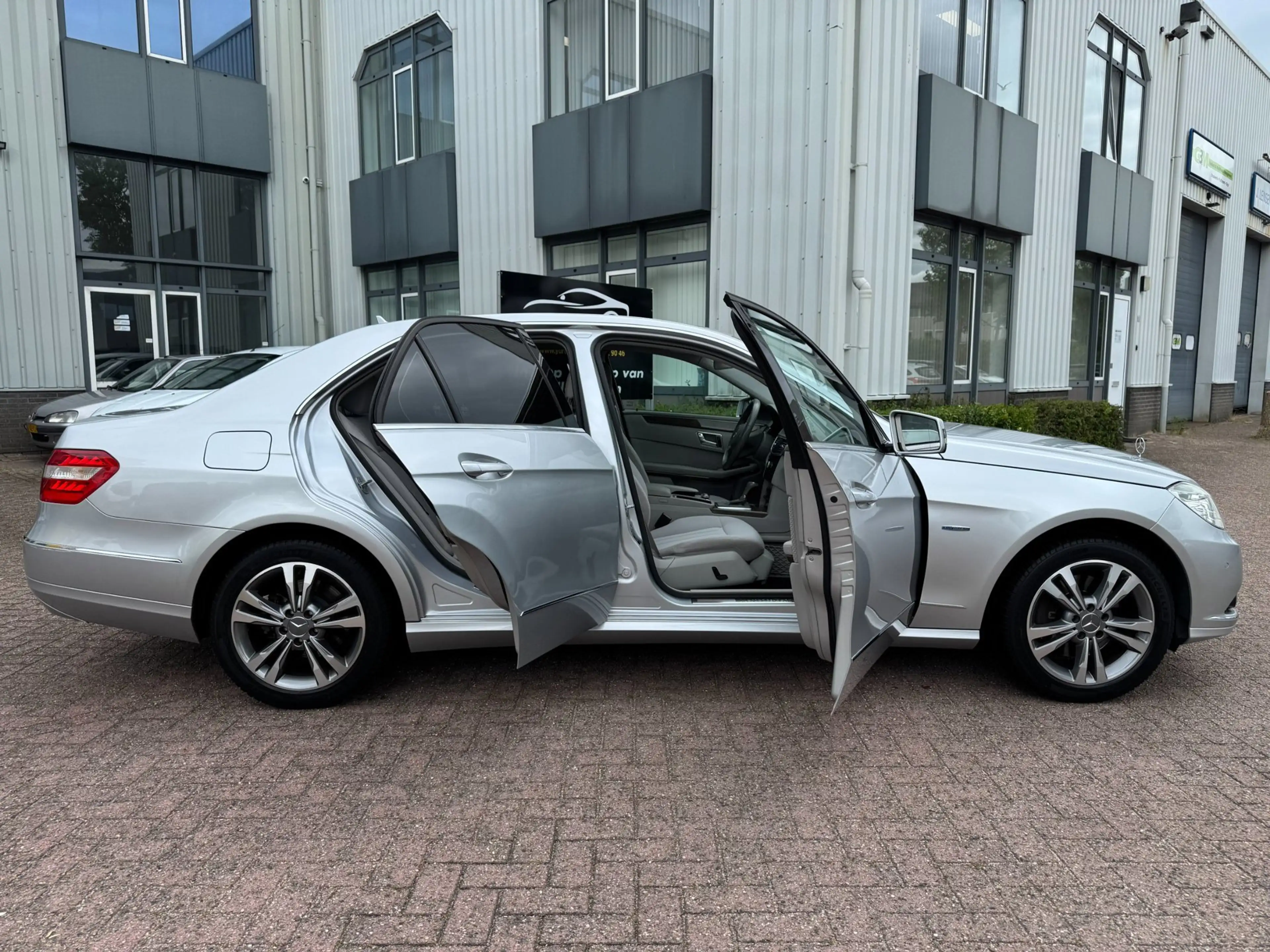 Mercedes-Benz E 250 CGI Elegance AUTOMAAT!! — photo 6