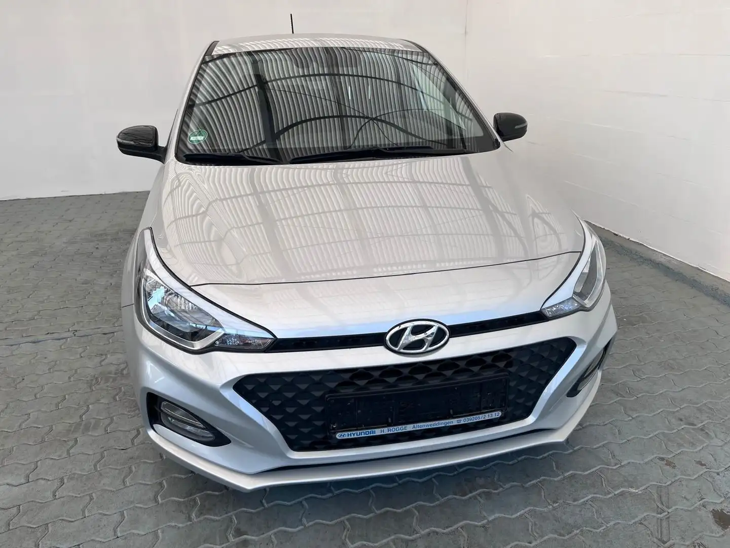 Hyundai i20 Advantage Silber - 1