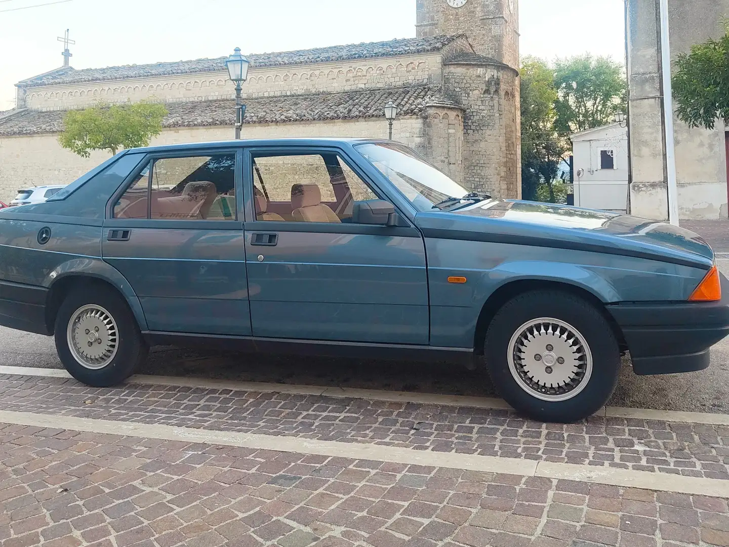 Alfa Romeo 75 75 2.0 td Bleu - 2