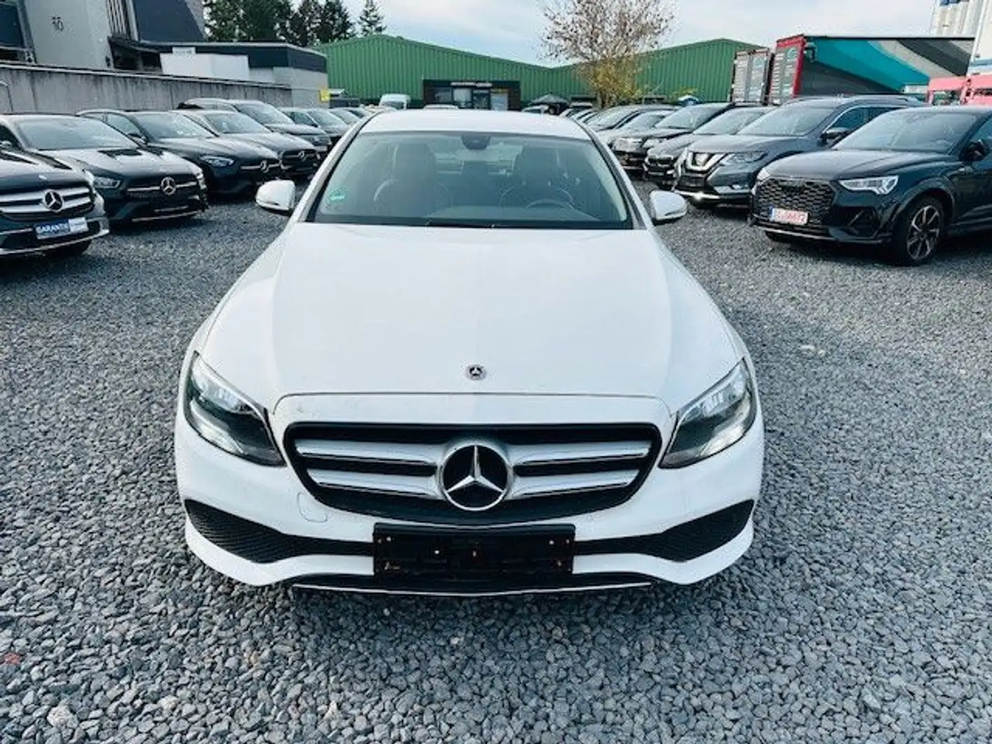 Mercedes-Benz E 200 d Lim 9G-Tronic Weiß - 2