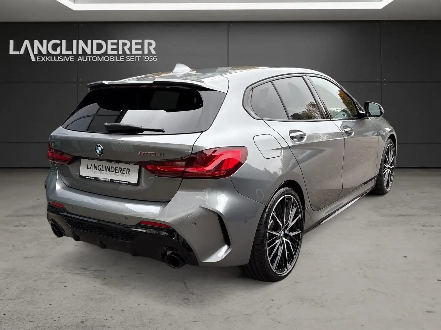 BMW 135 M135i xDrive 5T MSportPRO NP64659,- h/k ParkingAss Grau - 2