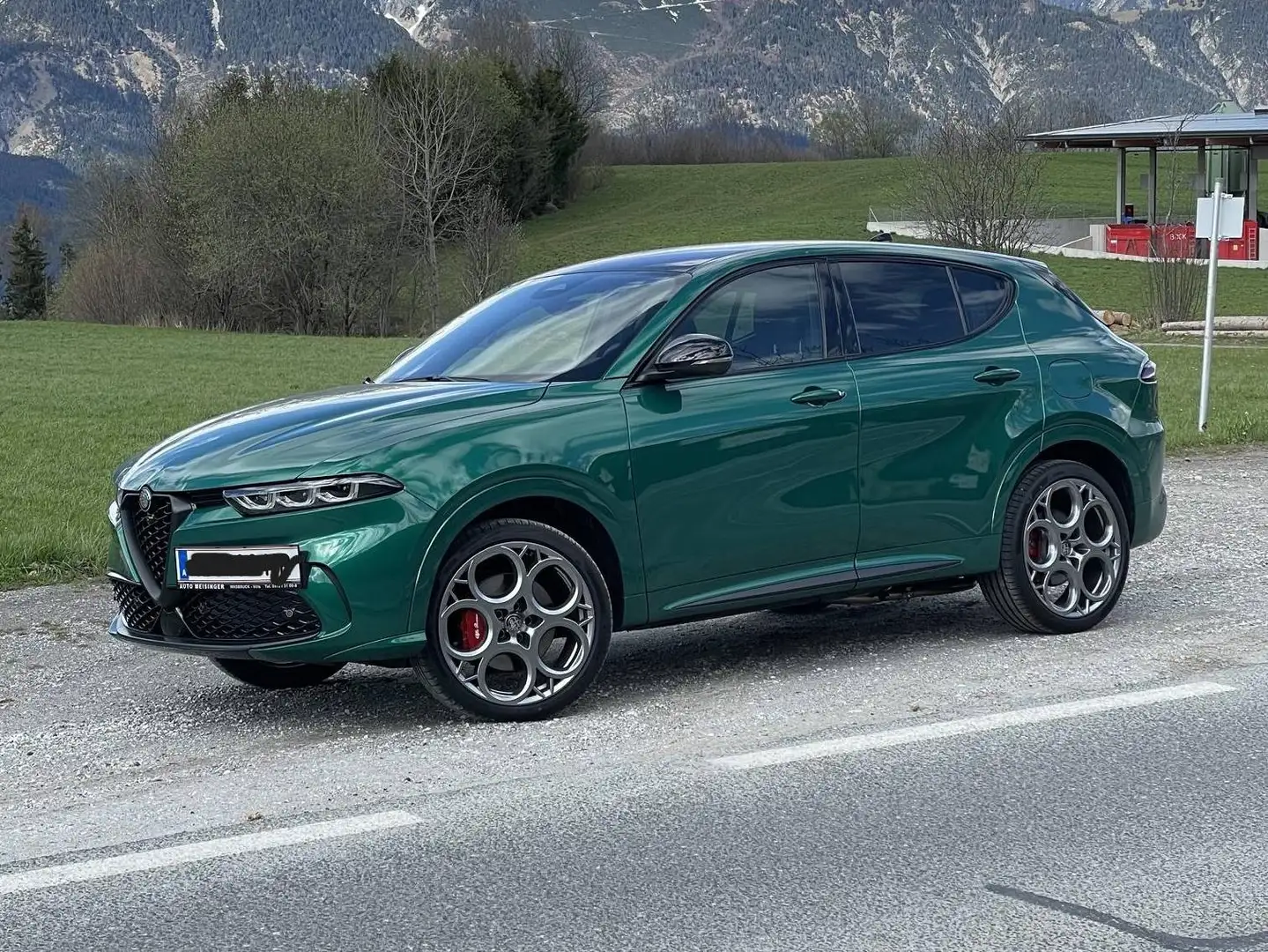 Alfa Romeo Tonale Tonale Tributo Italiano 1.3 T4 PHEV VGT e-AWD Tributo Italiano Grün - 1