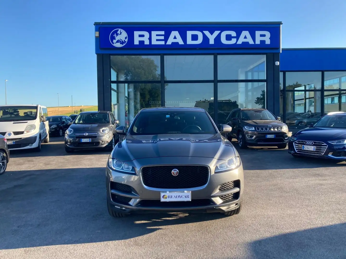 Jaguar F-Pace 2.0d Pure awd 180cv auto Gris - 1