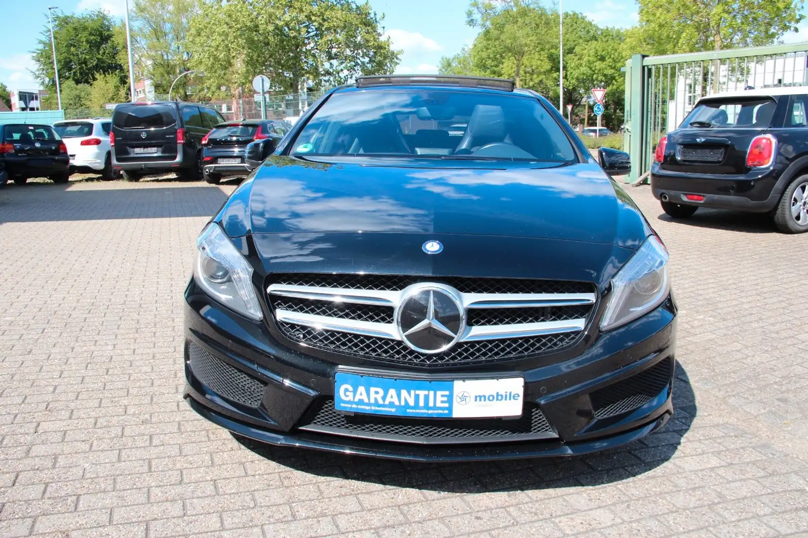 Mercedes-Benz A 220 d BlueEfficiency, AMG Line, Pano, RFK Чорний - 1