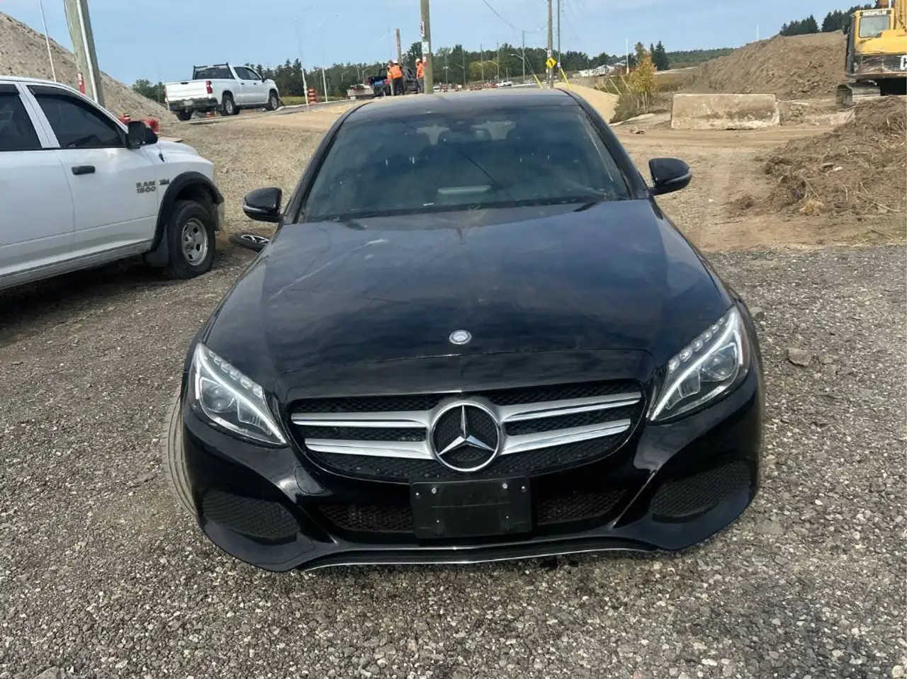 Mercedes-Benz C-Class снимка Mercedes-Benz C-Class