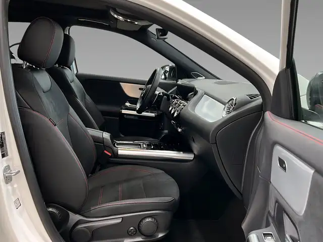 Mercedes-Benz Gla view 12