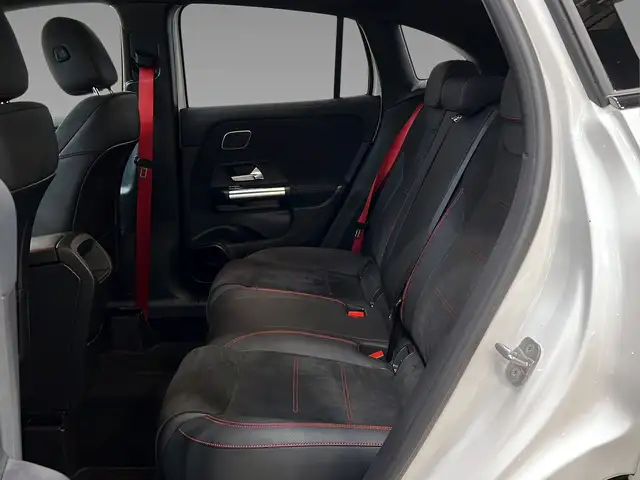 Mercedes-Benz Gla view 10