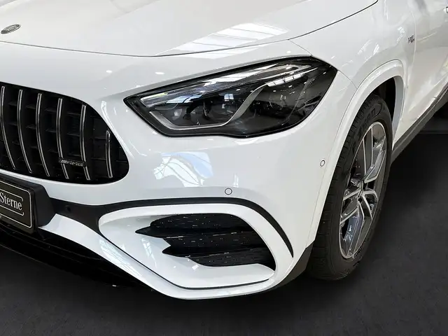 Mercedes-Benz Gla view 2
