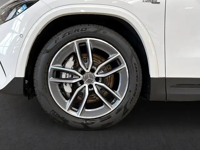 Mercedes-Benz Gla view 3